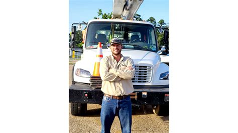 Lineworker uses emergency training to save choking child