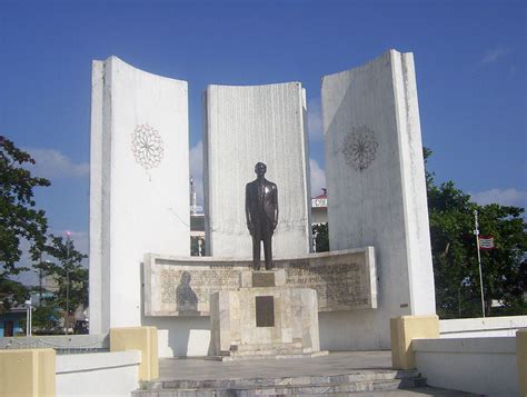 Quezon Monument Rey Refran Flickr