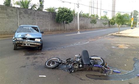 Batida Entre Carro E Moto Deixa Casal Ferimentos Graves Em Bauru