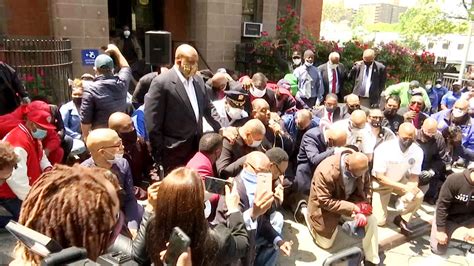 Outside Brooklyn's 88th Precinct, a Show of Solidarity