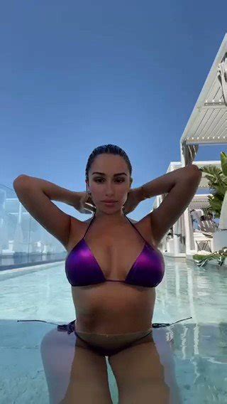 On Twitter Bikini Days