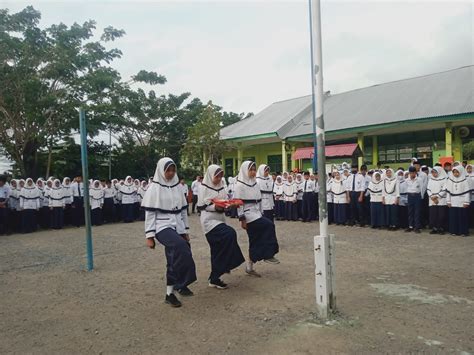 Pelaksanaan Upacara Bendera Di Mtsn Polman Mtsn Polewali Mandar