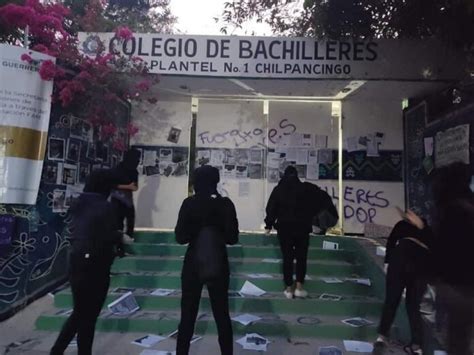 Feministas Protestan Por Presunto Acoso De Maestros En Cobach El Sol