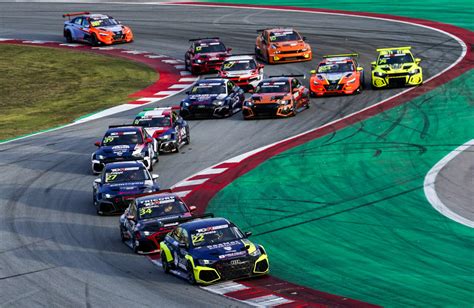 Kobe Pauwels Keeps Tcr Europe Title Fight Alive With Race One Win