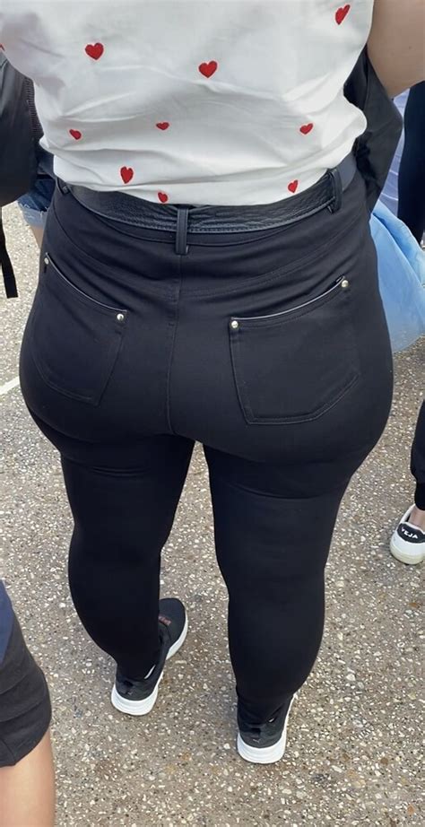 First Post OC Huge Latina Milf Booty Tight Jeans Forum