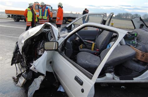 L Ffingen Schwerverletzter Bei Unfall Auf B Donaueschingen