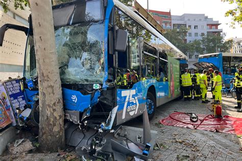 Seis Heridos En Madrid Tras Sufrir Una Indisposición El Conductor De Un Autobús Y Chocar Con Un