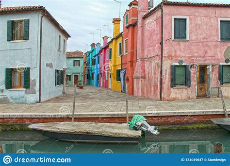 Edificios Coloridos En La Isla De Burano Italia Imagen De Archivo