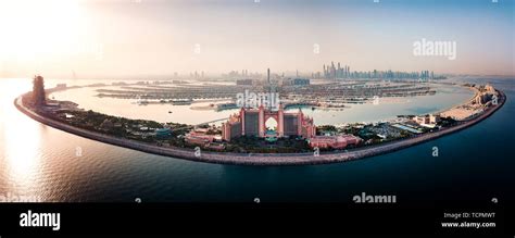 Palm jumeirah dubai aerial 2019 hi-res stock photography and images - Alamy