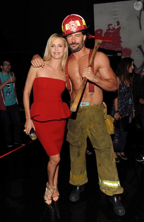 Vidéo Joe Manganiello Avec Charlize Theron Aux Mtv Movie Awards 2012