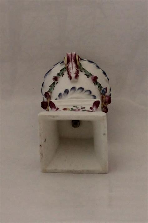 Proantic Mennecy Petit Vase Et Socle En Porcelaine Tendre