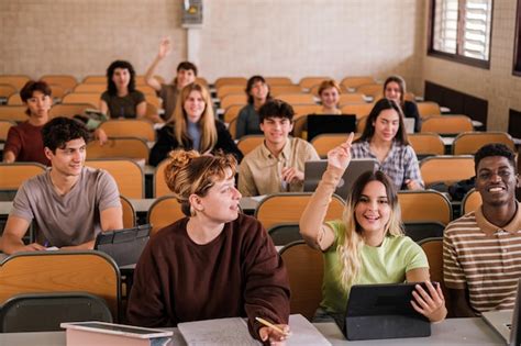 Page 7 College Students In Classroom Images Free Download On Freepik