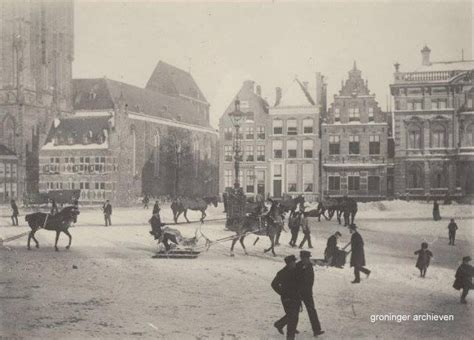 Arreslee Rijden Op De Grote Markt Bijna Honderd Jaar Geleden