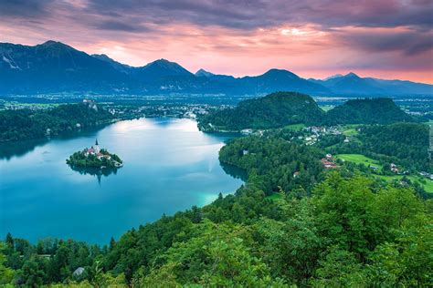 S Owe Ska Wyspa Blejski Otok Na Jeziorze Bled U Podn A Alp Julijskich