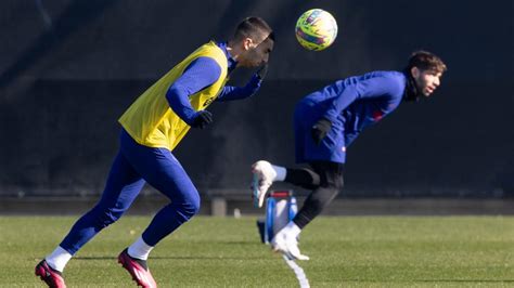 De Jong toma el mando del Barça ante el Villarreal Sport