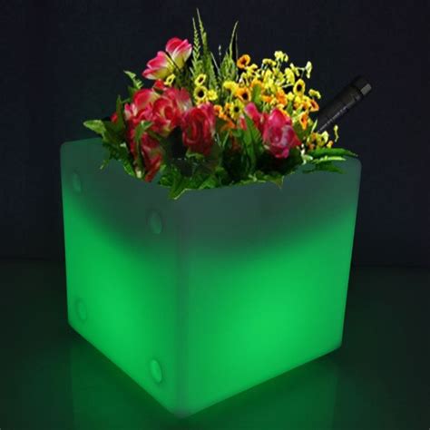 Inspirasi Populer Light Relief Flower Pot