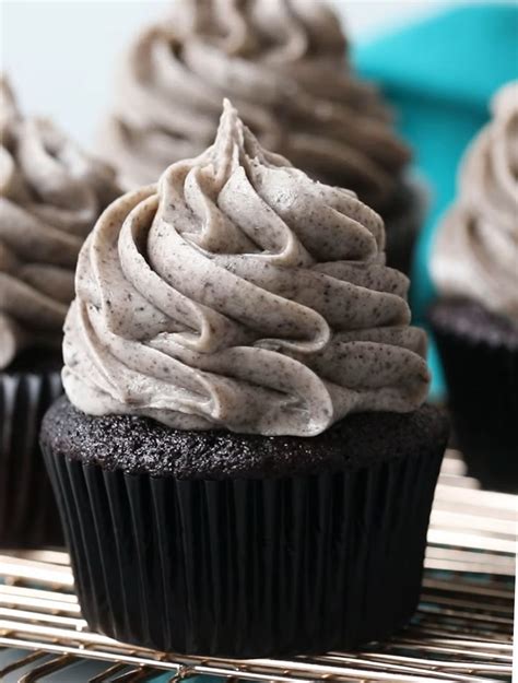 Easy Oreo Buttercream Frosting Recipe