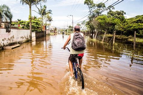 Fortes chuvas voltam a causar estragos em cidades catarinenses Metrópoles