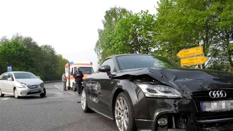 Zwei Leichtverletzte Nach Verkehrsunfall