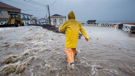 Grupos Oriental e Central dos Açores sob aviso amarelo devido à chuva