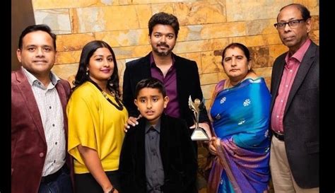 சர்வதேச அளவில் சிறந்த நடிகருக்கான விருது பெற்ற விஜய் Vijay Award For