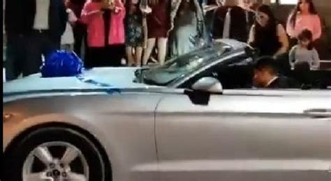 La diputada Casandra Santos le regaló un convertible a su hijo