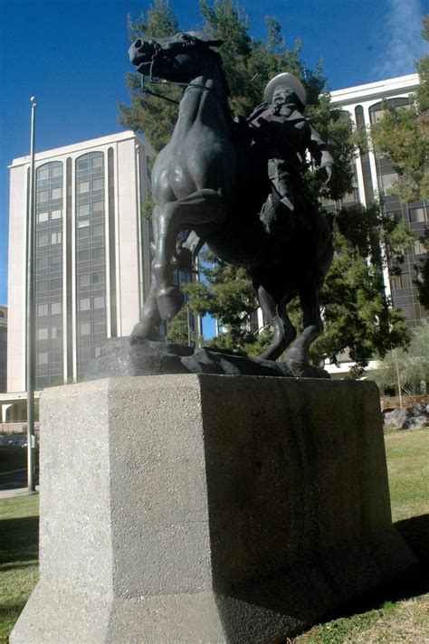 Tucson No Retirar Estatua P Blica De Pancho Villa