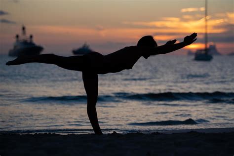 Silhouette of Fitness model doing yoga at sunset time 3038411 Stock ...