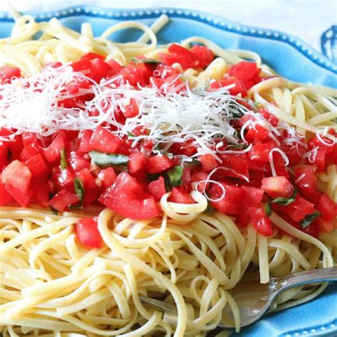 15 Minute Fresh Tomato Basil And Garlic Pasta The How To Home