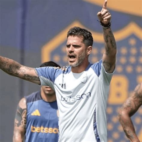 Un ex DT de Boca le apuntó a Gago No está bueno lo que hace