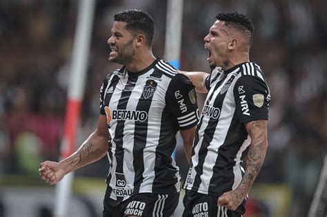 Juntos Paulinho E Hulk T M Mais Gols Que Todo O Elenco Do Galo Em