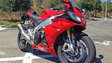 Review 2014 Aprilia RSV4 R