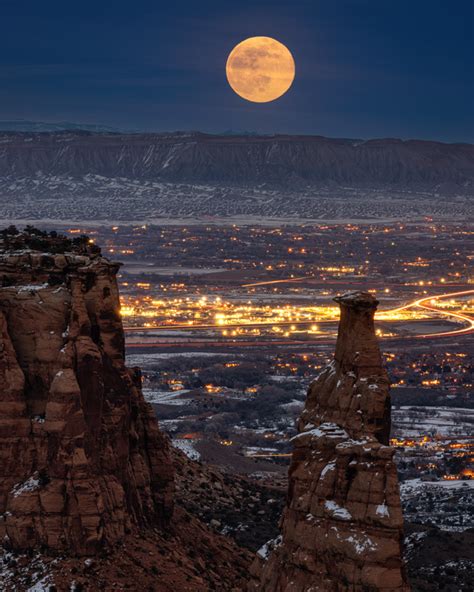 Colorado National Monument Moonrise | Lars Leber Photography