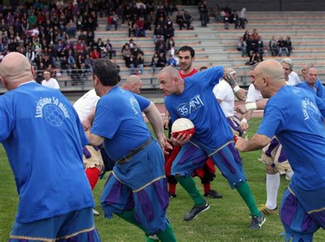 Foto Vecchie Glorie Del Calcio In Costume 10 Di 12 Firenze