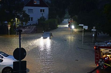 Aufräumarbeiten nach dem Starkregen Schäden beseitigen nach dem