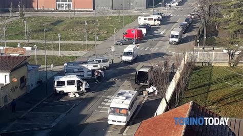 Degrado Urbano A Torino In Via Carolina Invernizio Tutto Normale