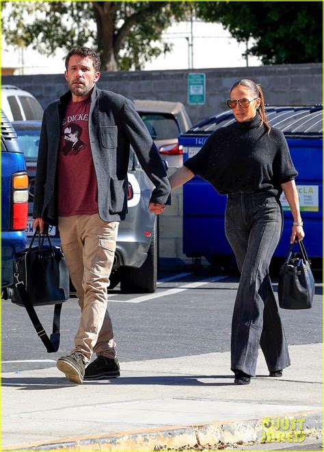 Photo Ben Affleck Jennifer Lopez Hold Hands While Heading To Music