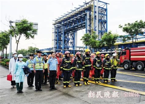 上海化工区举行危险化学品道路运输事故应急处置综合演练