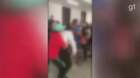 Alunas De Escola Estadual Em Sp Trocam Chutes E Pux Es De Cabelo V Deo