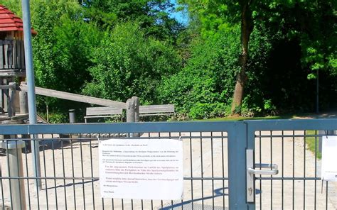 Zoff um Schild am Spielplatz Kritik an der Lärm Kritik am Spielplatz