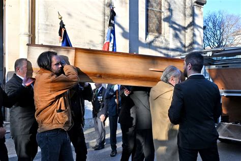 Photo Jules Fils De Guy Marchand Porte Le Cercueil Lors Des