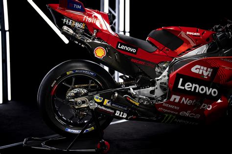 Ducati L Ve Le Voile Sur Sa Livr E