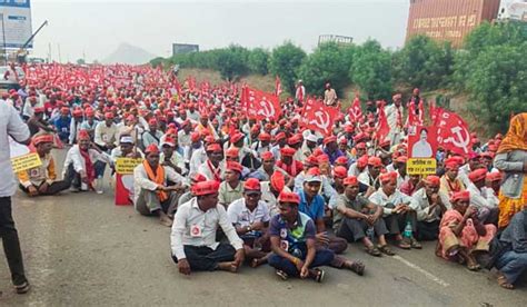 Long March Heads To Mumbai Eknath Shinde Fadnavis To Meet Protesting