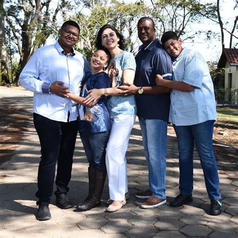 Rubens e Tânia Sabino no Instagram Feliz dias dos Pais a todos os