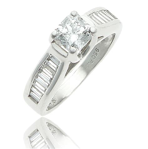 Round Cut Diamond Engagement Ring - Elite Jewelers