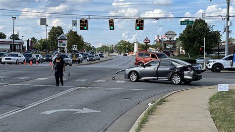 Impd Officer Among Those Injured In Nw Indianapolis Crash Wthr