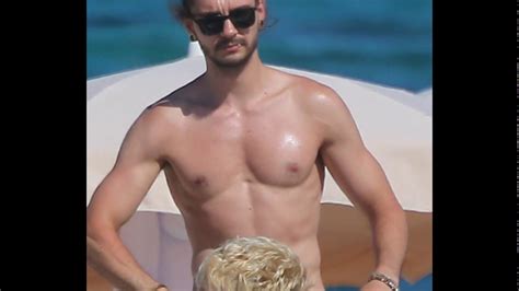 Tokio Hotels Tom And Bill Kaulitz Go Shirtless In Ibiza Youtube