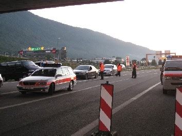 Kt Glarus Verkehrskontrolle Auf Der Autobahn A3 Fahrzeuge Massiv