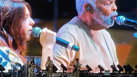 Gilberto Gil Convida A Neta Flor Para Estreia Em Festival