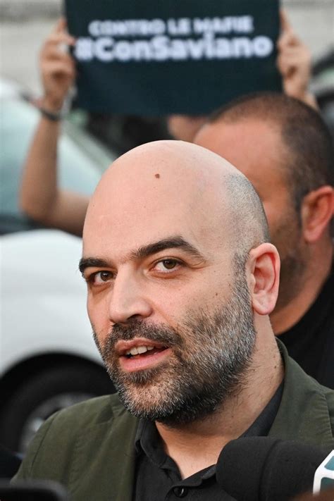 El Gobierno de Meloni canceló al escritor antimafia Roberto Saviano